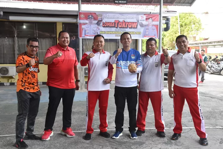 Pariaman Badoncek Dukung Tim Futsal SS Kota Pariaman Berlaga di 8 Besar LFN 2023 Tegal (Kominfo Kota Pariaman)