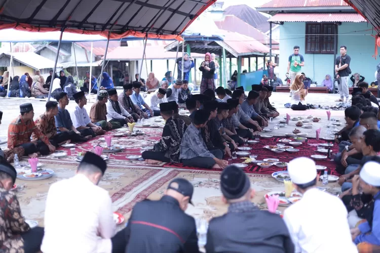 Disambut dengan Makan Bajamba, Rombongan Mahasiswa Malaysia Apresiasi Padang Panjang (Kominfo Padang Panjang)