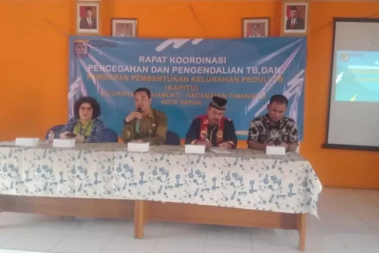 Rapat Koordinasi (Rakor) pencegahan dan pengendalian Tuberkulosis (TB) di aula Kelauraha Harjamukti, Kecamatan Cimanggis.