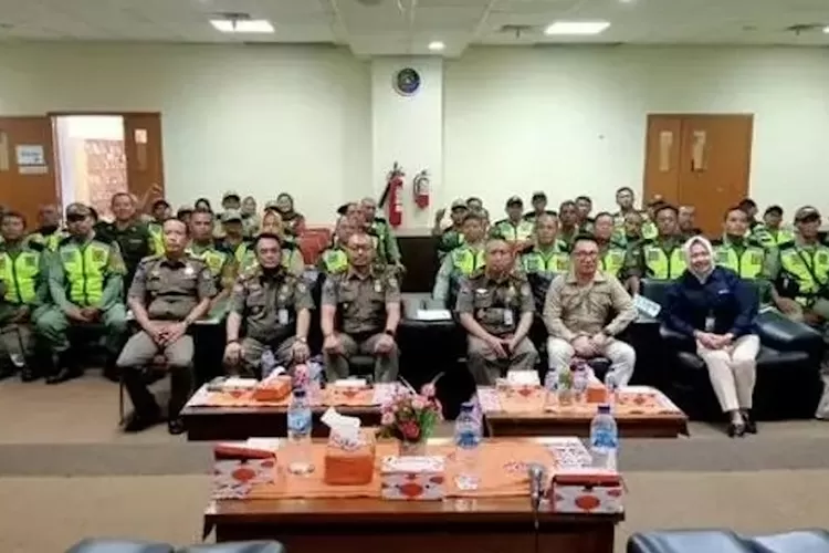 SOSIALISASI : Pelaksanaan sosialisasi jaminan kesehatan program BPJS Ketenagakerjaan untuk Sat Linmas Kota Depok. (Pemkot Depok For Radar Depok )