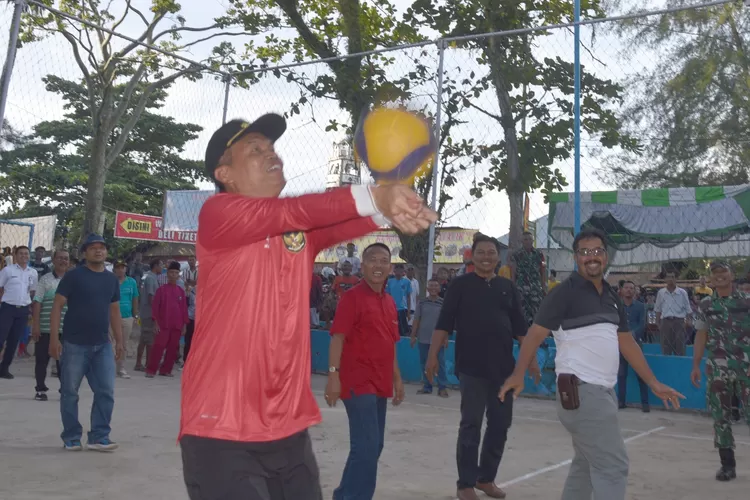 Wali Kota Pariaman saat membuka open Bola Voli oleh Remaja Kelurahan Pasir Sepakat (RKPS) Kelurahan Pasir, Kecamatan Pariaman Tengah, Kota Pariaman (Kominfo Kota Pariaman)