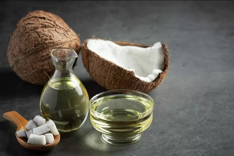 Tips kesehatan: Minyak kelapa bisa mengatasi rasa gatal di kulit (Freepik)