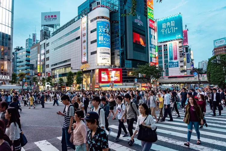 Potret jalanan di Jepang dengan pemandangan tertibnya masyarakat disana (Pixabay Sofi5t)