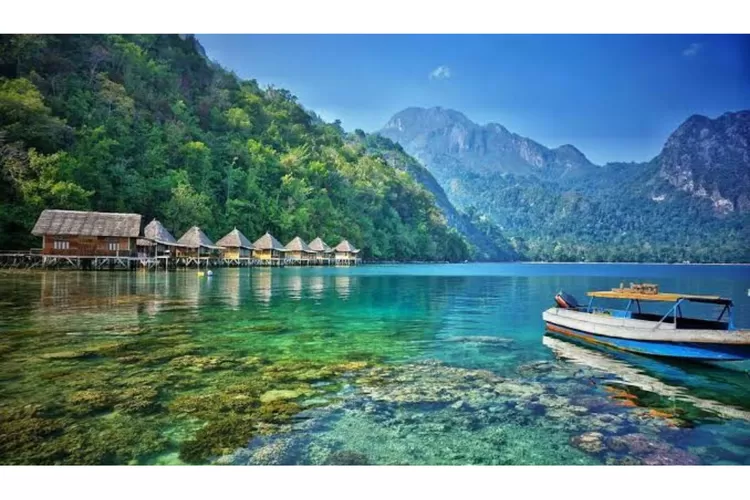 Potret Pantai Ora Maluku (piknikwisata.com)