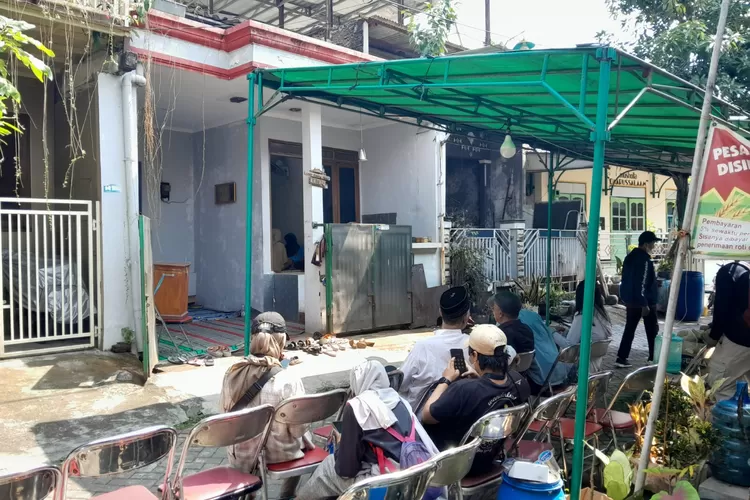 Situasi rumah korban mahasiswi Undip Semarang yang meninggal saat mendaki Gunung Lawu.  (Ayosemarang.com/Audrian Firhannusa)