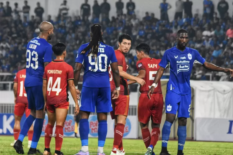 Striker asing PSIS Semarang Carlos Fortes mengubah nomor punggung menjadi 90.  (Ayosemarang.com/ Audrian Firhannusa)