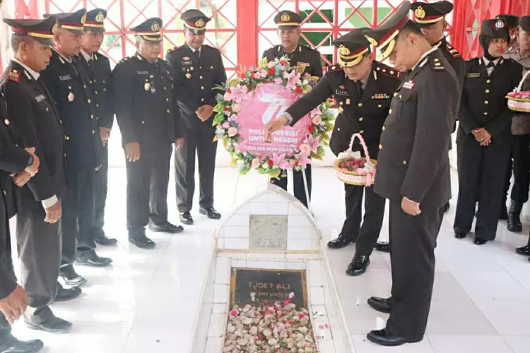 Sambut Hari Bhayangkara, Polres Aceh Selatan Ziarah ke Makam Pahlawan Cut Ali