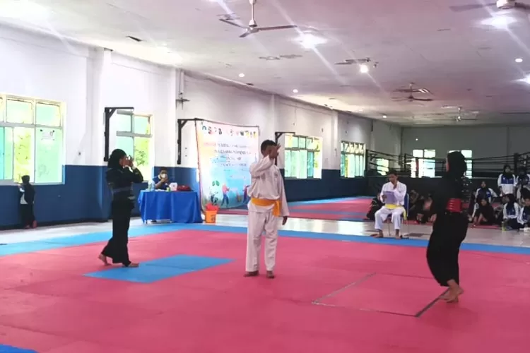 Peserta O2SN Cabang Pencak Silat Kota Bogor sedang bertanding