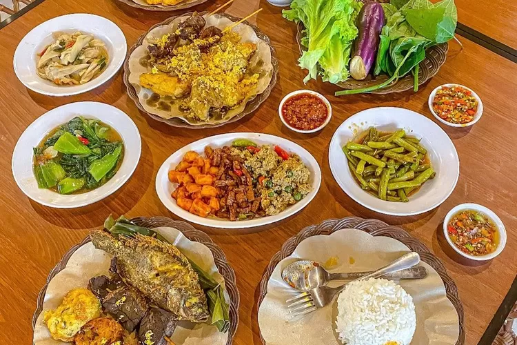 Warung Sunda Termurah di Cibinong Bogor, Gratis Sayur Asem dan Sambal Lalap Sampai Puas! (instagram.com/@parahyanganwarsun)
