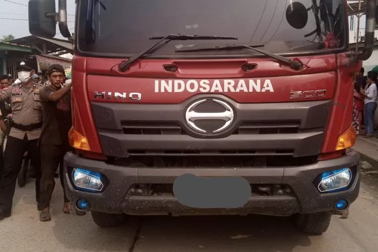 Pria di Rumpin Bogor Meninggal Dunia saat Salip Truk Tronton 