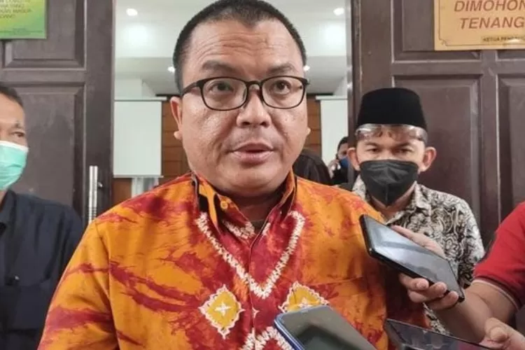 Pakar Hukum Pidana Denny Indrayana: Soal Cawe-Cawe Jokowi ke Prabowo,Demi kemenangan Pilpres 2024/Denny Indrayana( okezone.com)