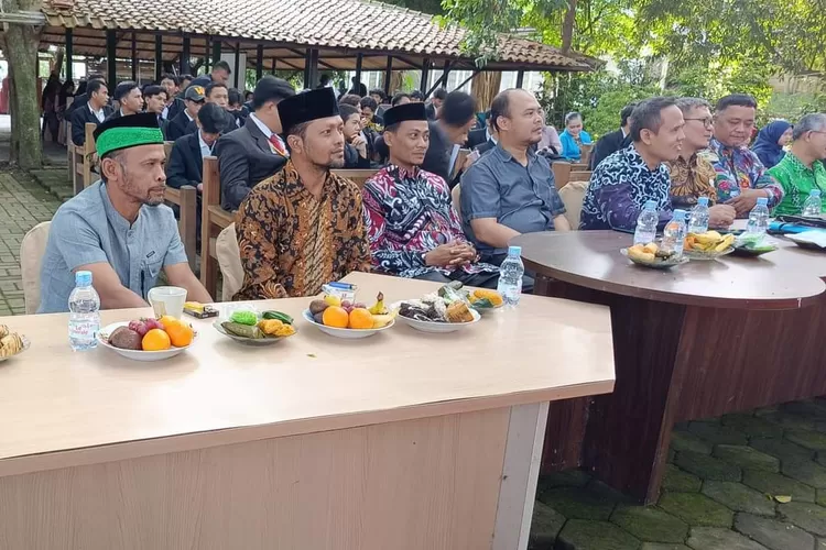 Bacaleg dari Partai Gerindra Dapil Sawangan, Bojongsari dan Cipayung (Saboci), Priyanto (kedua dari kiri). PRIYANTOFORRADARDEPOK