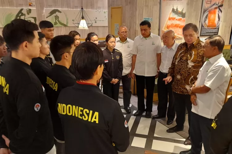 Ketua Umum Pengurus Besar Wushu Indonesia (PB WI), Airlangga Hartarto pada acara pelepasan tim di Jakarta, Senin (26/6/2023) malam. (Ist)