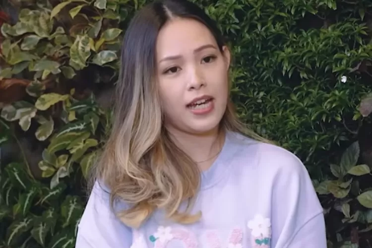 Sempat Diperingatkan Soal Dugaan Perselingkuhan Syahnaz dengan Sang Suami, Lady Nayoan Mengaku Tidak Percaya  (Gorajuara.com/dok: Tangkapan Layar YouTube CURHAT BANG Denny Sumargo )