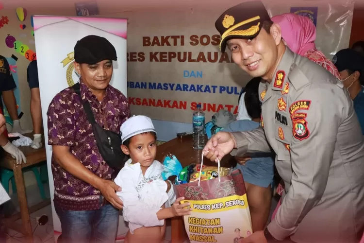 Sambut HUT Bhayangkara ke 77: Polres Kepulauan Seribu Gelar Sunatan Massal di Pulau Lancang