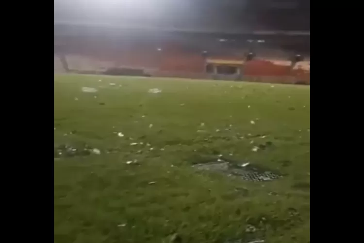 Miris Penampakan Stadion GBK Usai Dipakai Acara Partai, Rumput Rusak hingga Sampah Berserakan (Instagram @infobdgbaratcimahi)