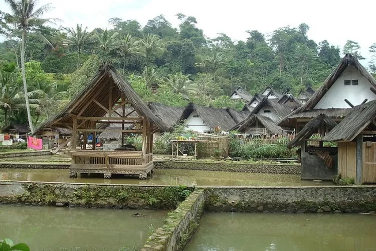 Pesona Kampung Naga (Commons.wikimedia.org)