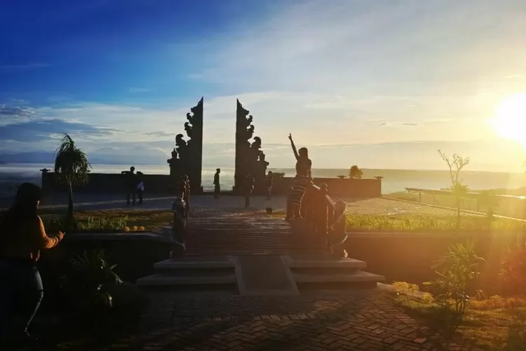 Nikmati matahari tenggelam di Puncak Jowin Tulungagung. (Fot: Instagram/@puncakjowin)