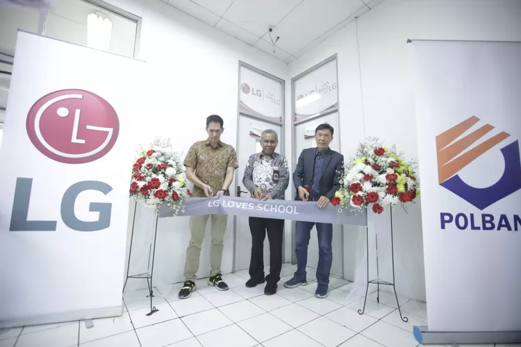 PT LG Electronics Indonesia (LG) memberikan dukungan bagi peningkatan kualitas ruang belajar Politeknik Negeri Bandung (Polban) yang berlokasi di Jalan Gegerkalong Hilir, Ciwaruga, Kabupaten Bandung Barat, Selasa (27/6/2023).  (Istimewa)