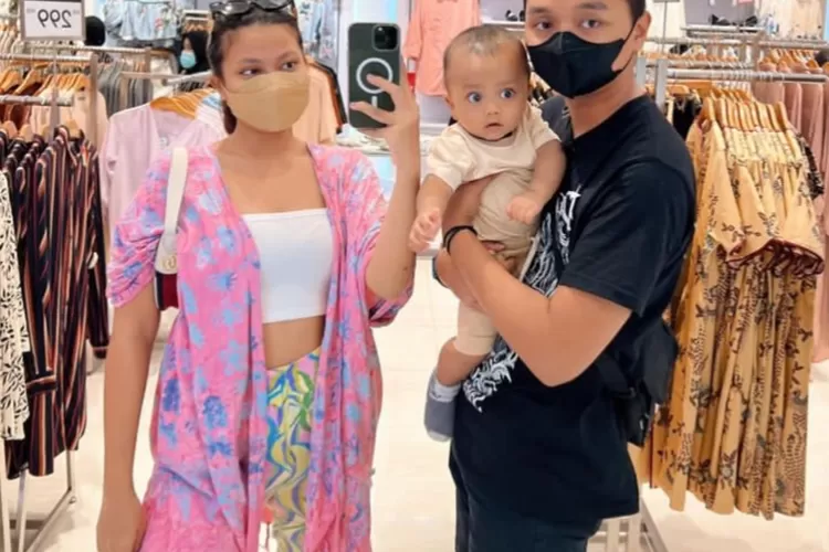 Hanum Mega, Hakim, dan Achmad Herlambang (Sumber: Instagram)