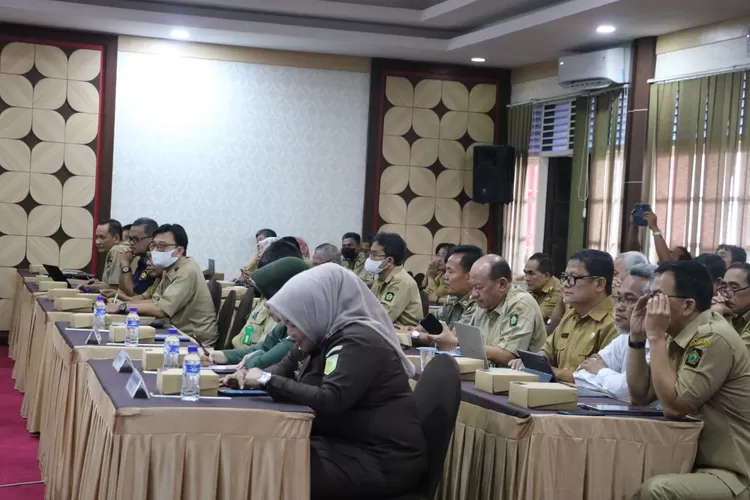 Jajaran Pemkab Kulon Progo saat mendengarkan paparan Dirjen Otda Kemendagri di Kulon Progo. (Foto: Amin Kuntari)