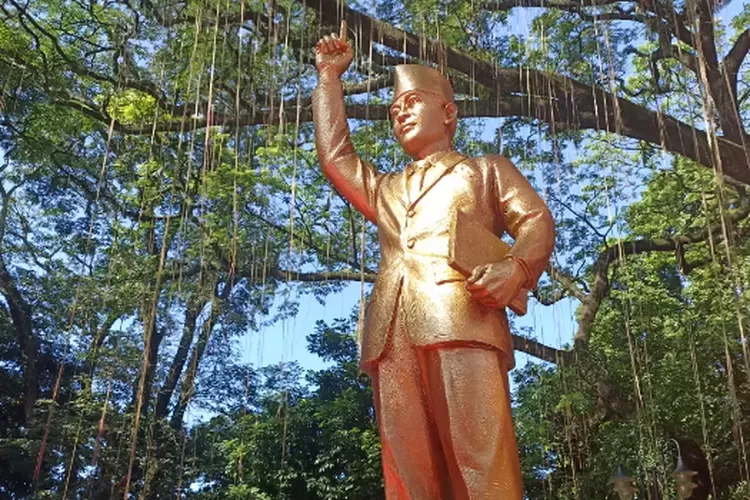 Patung Bung Karno Hadir Di Bandung, Sosok Ini Ngaku Gak Bangga Hingga ...