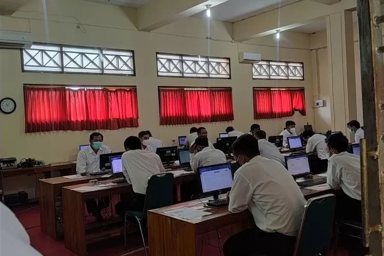 Suasana seleksi CAT di sebuah perguruan tinggi di Semarang. 