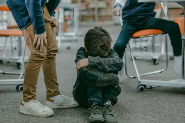 Ilustrasi seorang anak mendapatkan bullying.