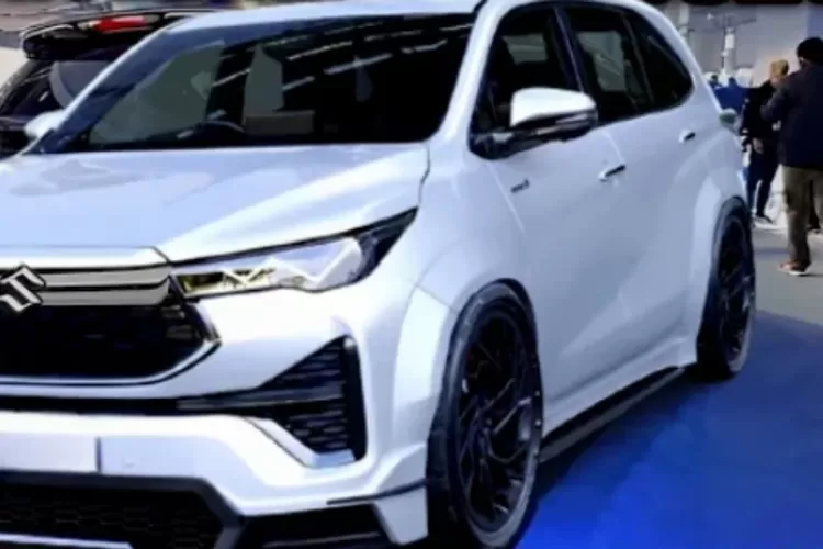 Suzuki dikabarkan sedang menyiapkan satu produk mobil MPV yang merupakan kembaran dari Toyota Innova sanic. (YouTube Auto DP)