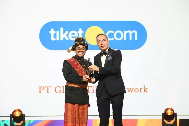 Untuk keempat kalinya secara berturut-turut, Tiket.com, Online Travel Agent (OTA) pertama di Indonesia, kembali memenangkan Best Company to Work for in Asia dari HR Asia. (Foto: Tiket.com)