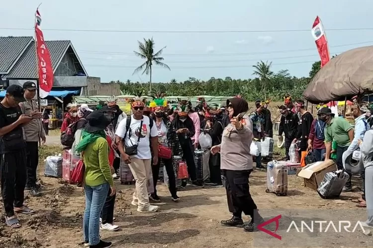 Suasana tim PMI dari Papua tiba di lokasi Jumbara nasional PMI Lampung Selatan.  (ANTARA/Riadi Gunawan)