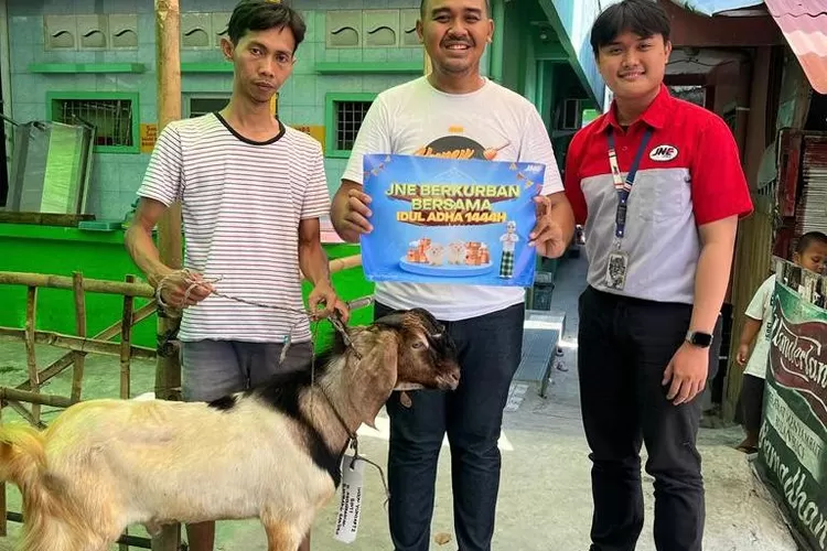 BERBAGI : : Penyerahan Hewan Kurban Pemenang Program Tukar Resi dan Giveaway JNE Idul Adha 1444 H. JNEFORRADARDEPOK