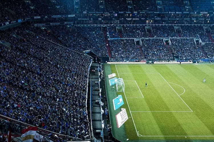 Harga tiket Liga 1 alami kenaikan yang sebanding dengan fasilitas yang diberikan, fans nyaman nonton di stadion. (Foto: unsplash.com/dominikkuhn)