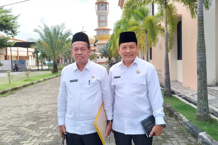 Humas PPIH Debarkasi Medan H.Muhammad Yunus (kanan) didampingi Wakil Sekretaris H.Ilyas Siregar. Realitasonline.id/ IW