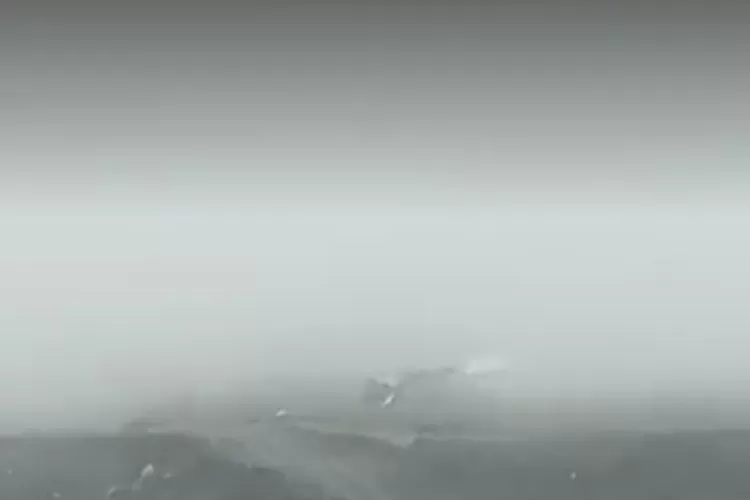 Waspada!  Kawasan Gladak Perak Pehubung Lumajang-Malang Tertutup Kabut