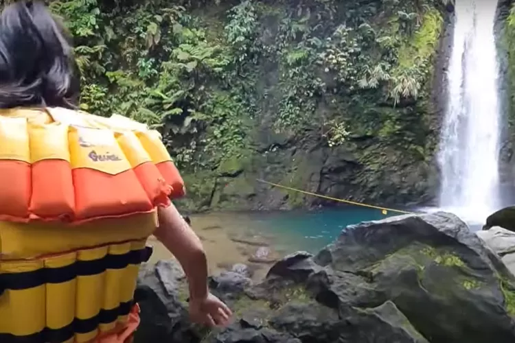 Harga tiket masuk curug kondang Bogor yang ada di kawasan Gunung Salak Endah (Tangkap layar Youtube Trans7 Official)