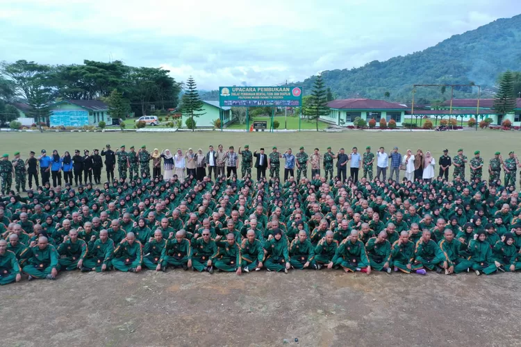 550 Mahasiswa Baru Politeknik Negeri Padang Jalani Diklat Bintalfisdis (Humas PNP )