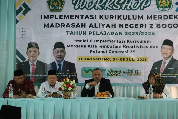 Kepala Kantor Kemenag Kabupaten Bogor, Syukri Ahmad Fanani saat memberikan penjelasan. (Ade Irawan)