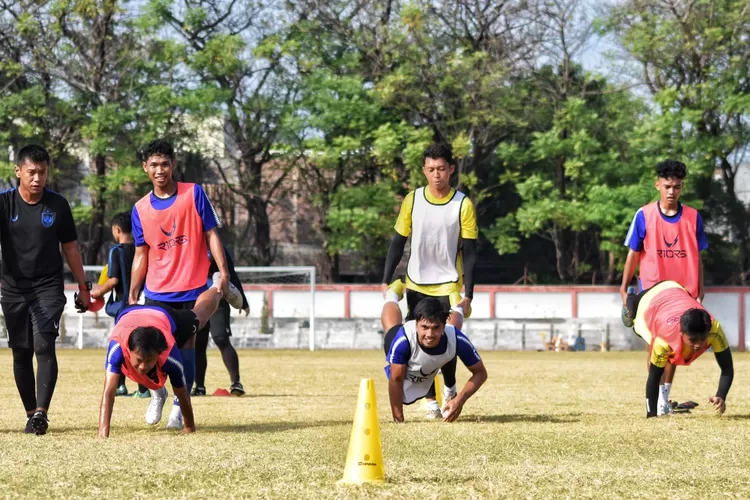 Latihan PSIS di Lapangan Sidodadi Semarang. Usai dibangun, Sidodadi jadi pusat sport tourism baru.  (Ayosemarang.com/ Audrian Firhannusa)