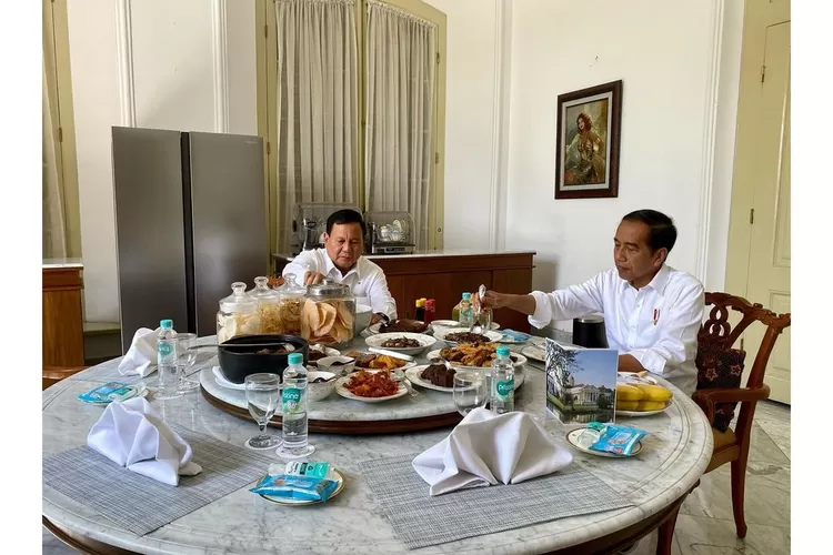  Prabowo Subianto Menikmati waktu makan siang bersama Presiden Jokowi di Istana Bogor (Instagram @ prabowo )