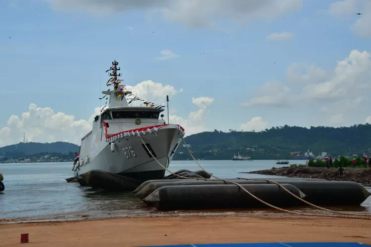 Kapal Patroli Cepat baru TNI AL yakni KRI Tuna 876. (Dispenal)