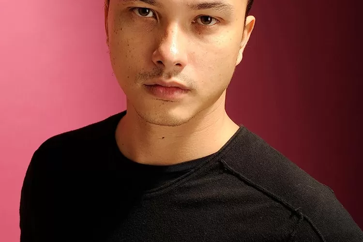 Profil Nicholas Saputra: Aktor Terkenal Indonesia (Profil Nicholas Saputra: Aktor Terkenal Indonesia)