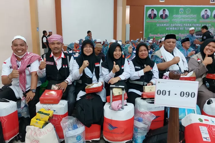Gubernur Sumut Sambut Kepulangan Jamaah Haji Kloter 1 Asal Madina: Alhamdulillah telah Diberi Label Mabrur