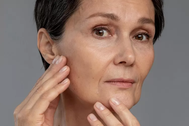 Waspada! Inilah 3 Tanda Buruk yang Akan Terjadi Jika Kamu Kekurangan Kolagen, Apalagi di Usia 40 Tahunan (Foto: Female Daily)