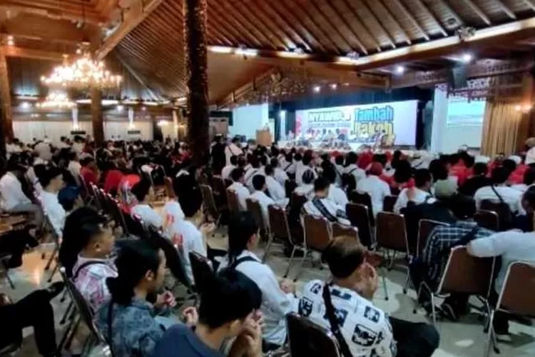 Relawan Jokowi dan Relawan Gibran beekumpul di Solo (Endang Kusumastuti)