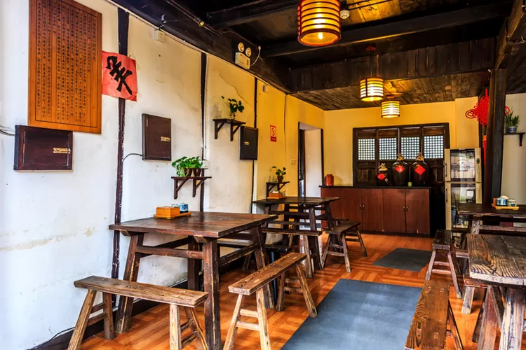 Ilustrasi cafe. 4 kafe hits dekat stasiun Bogor yang cocok dipakai tempat nongkrong pasangan LDR. (Freepik.com)