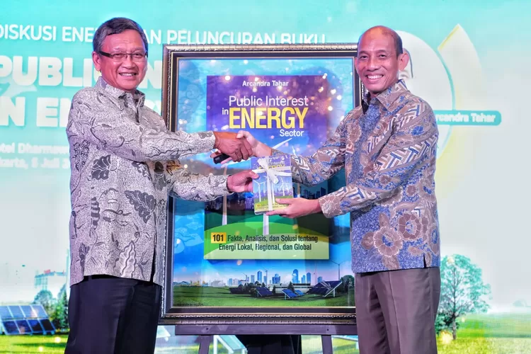 Arcandra Tahar Ph.D  merilis bukunya berjudul &ldquo;Public Interest in Energy Sector&rdquo;. (Foto: dokumentasi PT PGN)