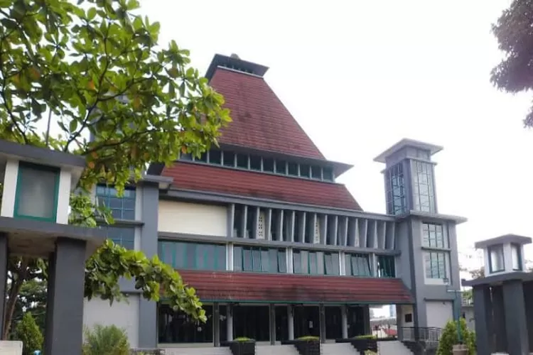 HEBAT! Ini Dia 10 Universitas Terbaik Di Jawa Tengah Versi UniRank 2023 ...