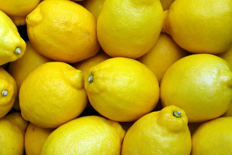 Buah lemon bahan yang bagus untuk menghilangkan ketombe (Pixabay Richard John)