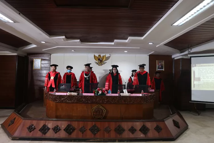 Soroti Soal Rekonstruksi Pengaturan BPSK, Dosen Universitas Kadiri Bambang Pujiono Raih Gelar Doktor Ilmu Hukum (Universitas Kadiri)